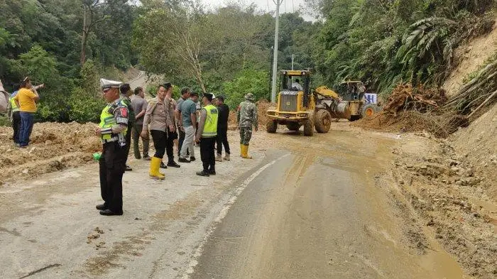 jalan tarutung sipirok terputus