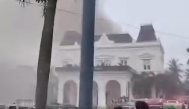 kebakaran hotel danau toba